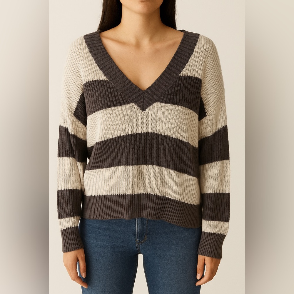 American‎ Eagle Striped V-Neck Sweater Women’s Medium Black Beige Knit Pullover